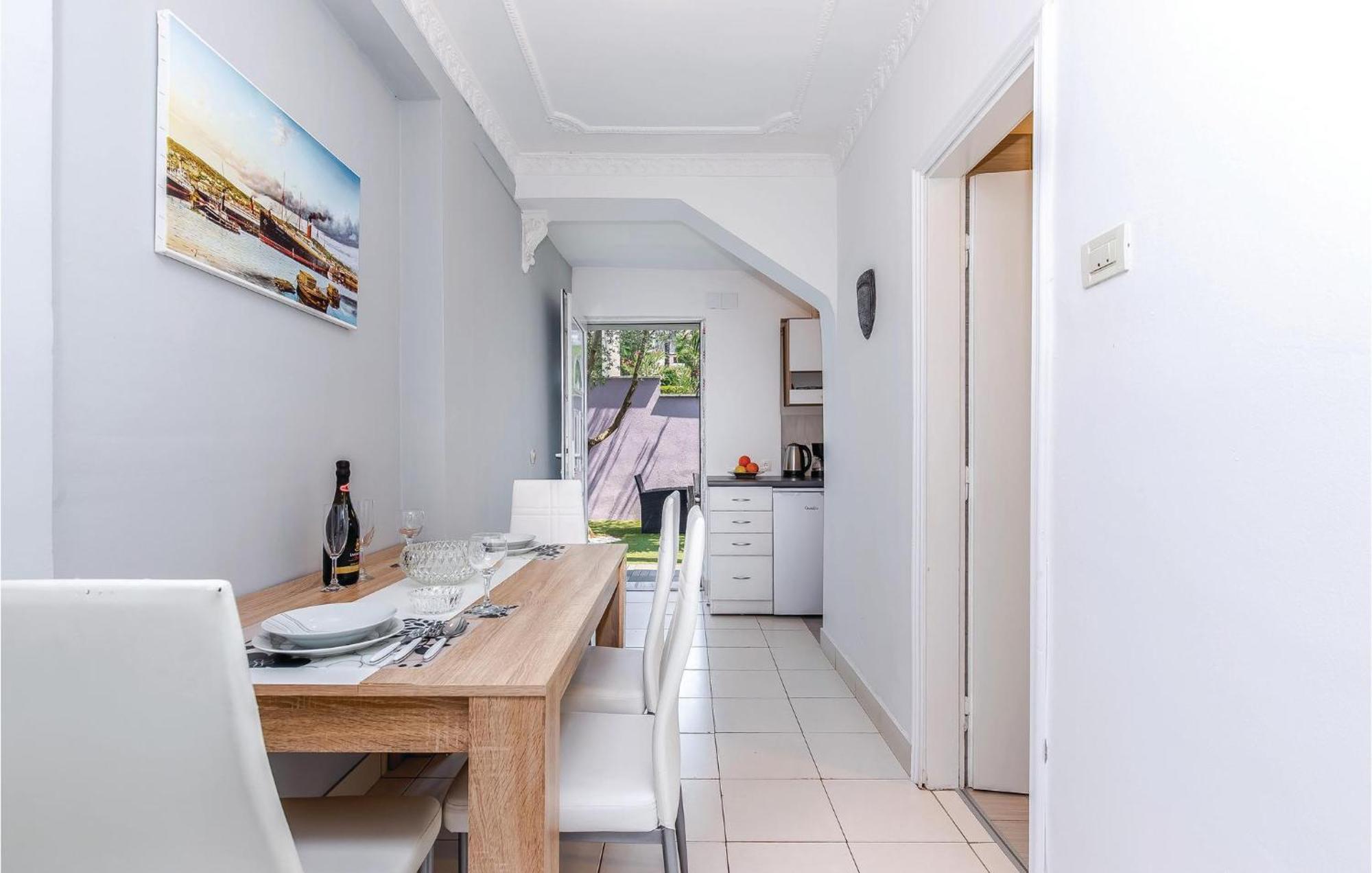 Stunning Apartment In Kostrena With Kitchen 外观 照片