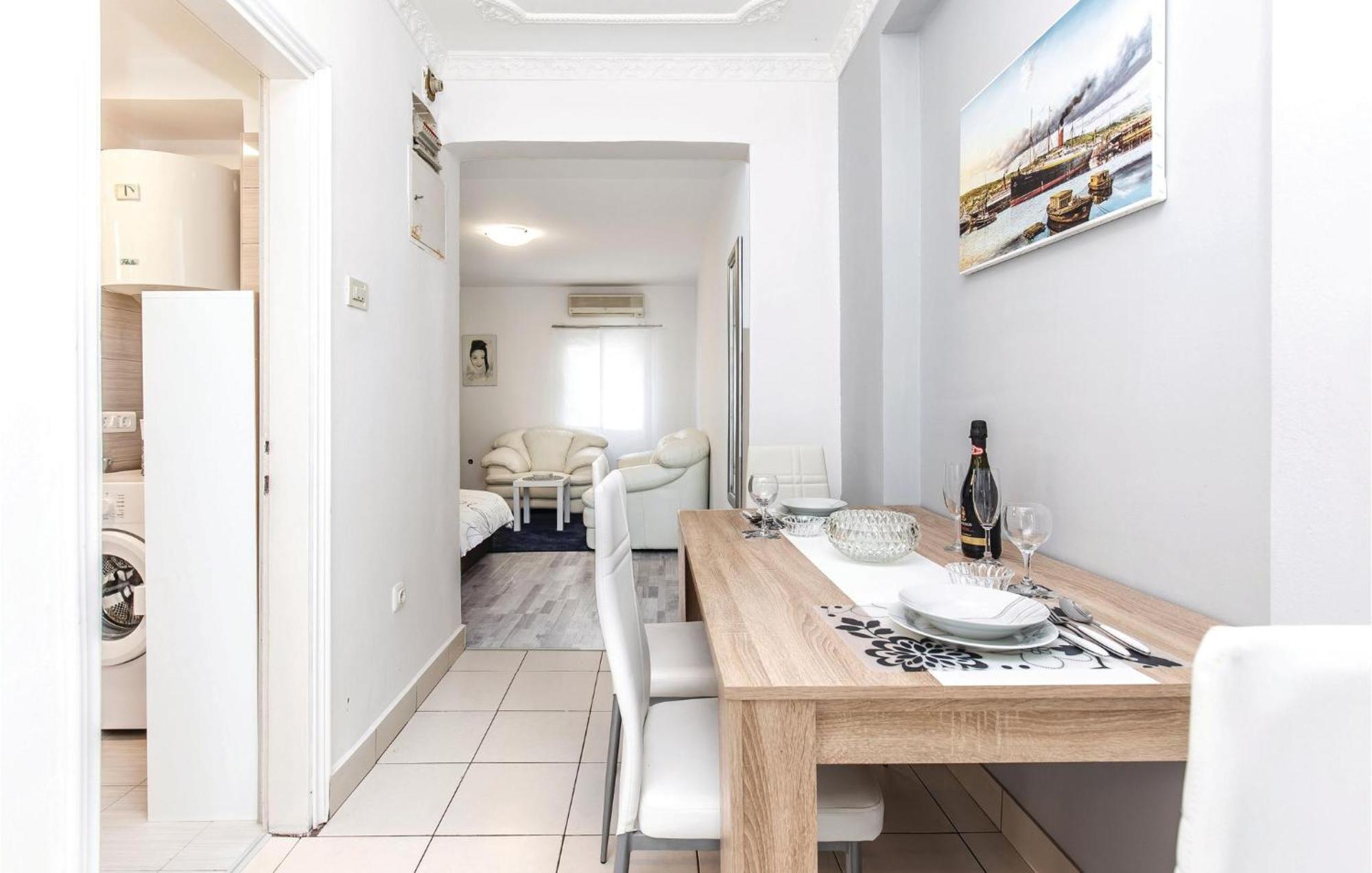 Stunning Apartment In Kostrena With Kitchen 外观 照片